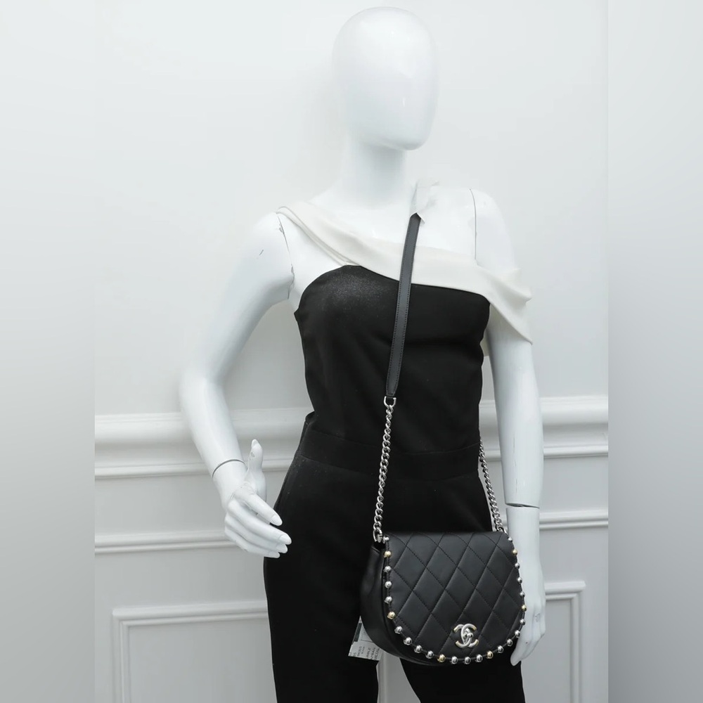 Chanel gold and silver stud crossbody bag - Picture 3 of 15